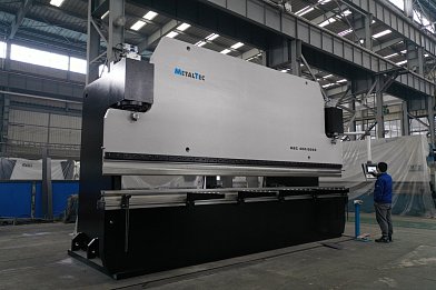 Фото 69 - MetalTec HBC 800/6000 листогибочные гидравлические прессы с ЧПУ большого тоннажа.